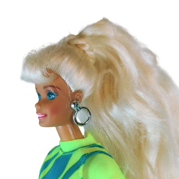 Vintage Movin' Groovin' Barbie Fashion Doll 1997 Mattel 17714 - Picture 5 of 7